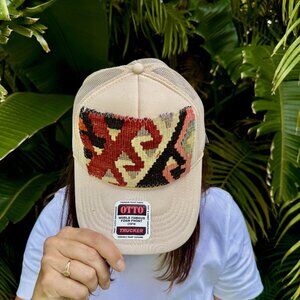 NWOT---Never Been Worn--- Orijinal Trucker Hat